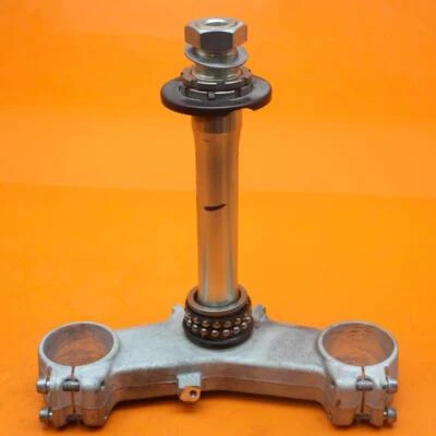 2009-2012 KAWASAKI NINJA ZX6R ZX600R OEM ПРЯМЫЕ ПЕРЕДНИЕ ВИЛКИ ЗАЖИМ НИЖНИЙ ТРОЙНОЙ - Изображение 1 из 4