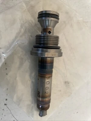 KOMATSU SOLENOID VALVE WA250 5002 NEW 8/25 293 - Image 1 of 4