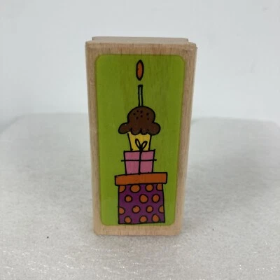 Cupcake de cumpleaños pastel vela apilada regalos sello de goma estudio G arte Hampton Foto 1 de 4