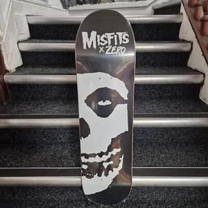 Zero Skateboards Misfits Fiend Skull Right 8.25" tabla de skate con cinta de agarre - Imagen 1 de 1