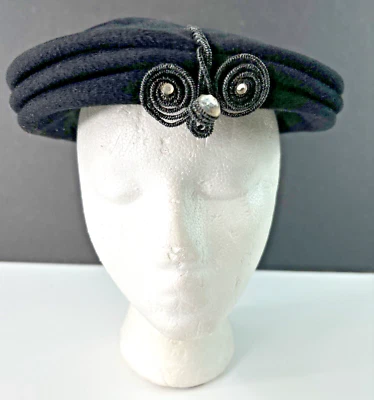 Sombrero boina vintage de terciopelo negro para damas con acento de alambre estilo Julieta Martha Gene NY Foto 1 de 4