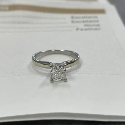 Anillo de diamantes talla cojín talla 5,25 GIA .91 J SI1 Foto 1 de 4