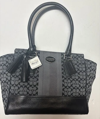 Cartera de mano COACH 19915 Candace Signature a rayas borlas negras/grises nueva con etiquetas $278 Foto 1 de 4