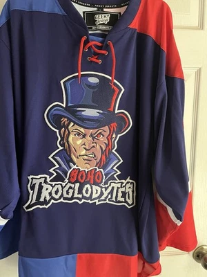 Camiseta de hockey Geekyll and Hyde con cuello con cordones.  Nunca usado Foto 1 de 3