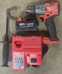Milwaukee M18 Fuel Brushless 1/2" Bohrhammer mit 5aH Akku Modell # 2904-20 - Bild 1 von 2