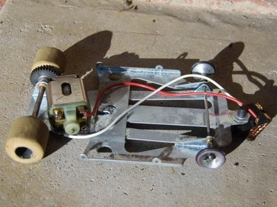 Parma Slot Car Chasis Probado Funcionamiento BONUS Piezas Chasis con Motor Womp Flex Foto 1 de 4