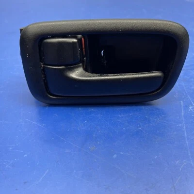 2000-03 LEXUS ES300 ALAVANCA INTERNA TRASEIRA ESQUERDA MAÇANETA DA PORTA PRETA FABRICANTE DE EQUIPAMENTO ORIGINAL - Imagem 1 de 4