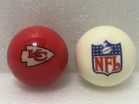 NFL Collectible Billiards Ball Kansas City Chiefs and NFL Que Ball Cover