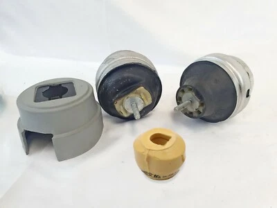 Soportes de motor delanteros, derecho e izquierdo 3 piezas puño Audi A4 Quattro, A4 2002-2005 1,8 L Foto 1 de 4