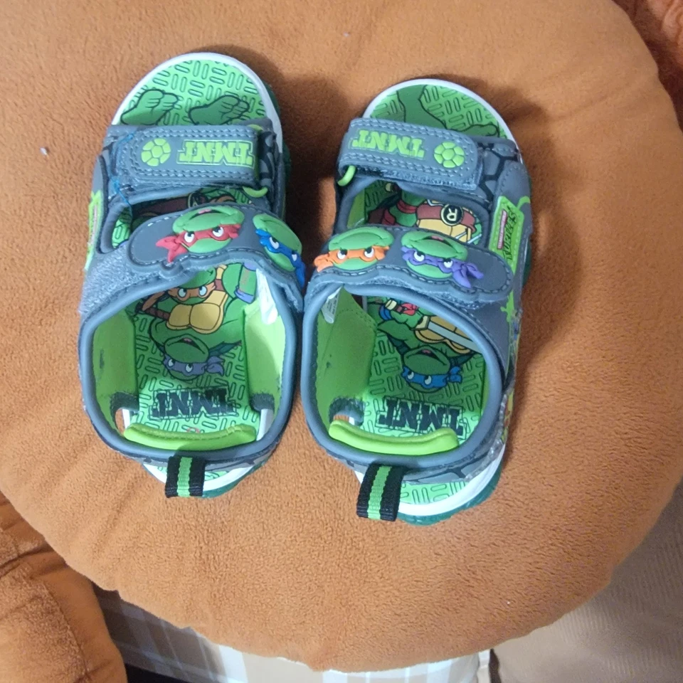 Preciosas Sandalias De Tortugas Ninja Para Niños Facil De Poner Foto 1 de 3