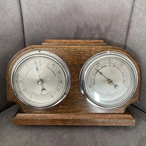 Vintage British made thermometer and barometer in wooden frame - Picture 1 of 7