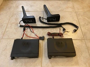 Pair Of Motorola PMLN4599B CM300 UHF 438-470 MHZ Two-Way Radio With Desk Mics - Picture 1 of 11