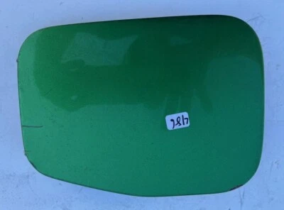 08-15 Scion XB BISAGRA DE PUERTA DE TANQUE TAPA DE LLENADO DE COMBUSTIBLE CUBIERTA PANEL VERDE FABRICANTE DE EQUIPOS ORIGINALES 2008-2015  Foto 1 de 3