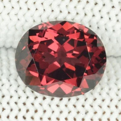 5.00 ct  LUSTROUS - BEST PURPLE  PINK NATURAL RHODOLITE GARNET  Oval See Vdo 1M - Image 1 of 3