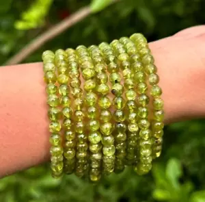 Natural Green Peridot 4MM Beads Healing Reiki Gemstone Handmade Stretch Bracelet - Picture 1 of 3