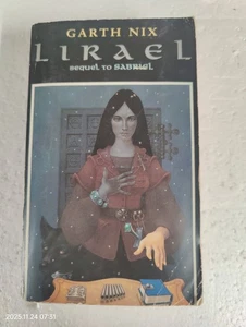 Lirael (Abhorsen / Old Kingdom #2) - Garth Nix (paperback) - Picture 1 of 8