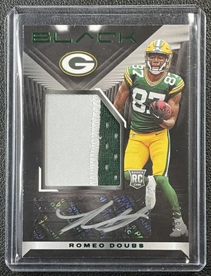 ROMEO DOUBS 2022 PANINI BLACK #240 ROOKIE EMERALD PATCH AUTO 25/25 RC PACKERS - Image 1 of 2