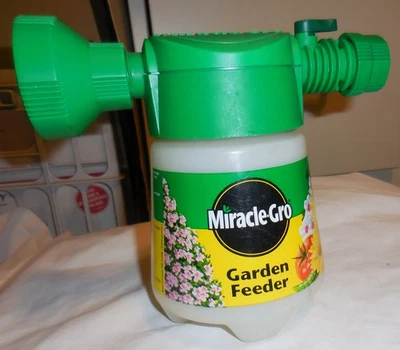 1 Miracle-Gro Garden Feeder garden hose attachment sprayer - Image 1 of 4