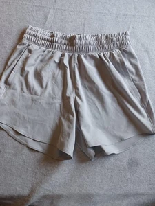 Under Armour Flex Woven Shorts Damen Medium sportlich 5 Zoll locker leicht neu - Bild 1 von 7