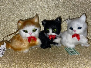 Lote de adornos de trío de gatos Urban Outfitters - precio de venta sugerido por el fabricante $36 - Imagen 1 de 1