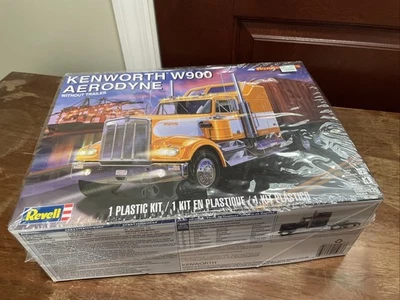 Revell Kenworth W900 Aerodyne 1/25 Plastic Model Truck Kit Semi Sealed Bags - Image 1 of 4