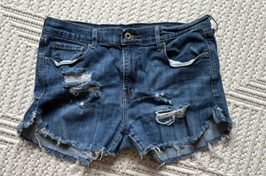 Levi’s Women’s  Straight Leg Cut Off Shorts 505 Size 14 Medium Wash Distressed - Picture 1 of 5