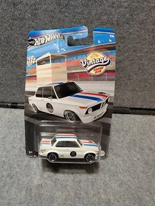 Hot Wheels 2024 Vintage Racing Club BMW 2002 Bianco 3/6 Bianco Vedi Foto - Foto 1 di 4