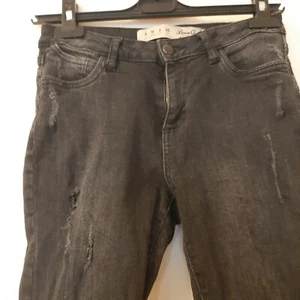 Schwarz/dunkelgraue Jeans Damen gebraucht - Gr. 8 - Bild 1 von 8