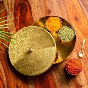 Caja de especias estilo indio 100 % latón caja Masala de diseño puro para cocina - Imagen 1 de 6