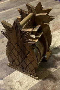 Sottobicchieri vintage MCM ananas fatti a mano in legno con porta tovaglioli e manico - Foto 1 di 9