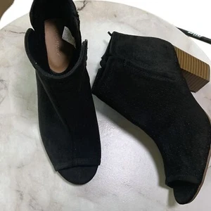 Old Navy Black Peep Toe Perforated Block Heel Booties Size 8 - Picture 1 of 10