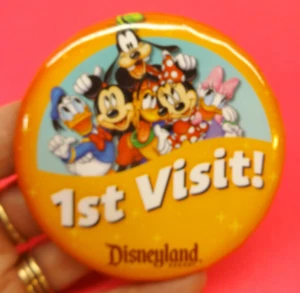 Prendedor de botón con cierre trasero de 3" primera/primera visita al parque Disneyland Resort - Imagen 1 de 3