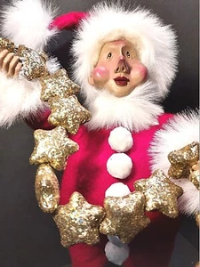 Weihnachtsmann Helfer ROTE Elfe mit goldener Sterngirlande RAZ? IMPORTS Vintage Look Posable - Bild 1 von 5