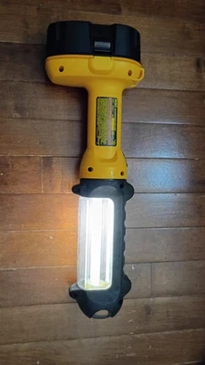Luz fluorescente inalámbrica para área de trabajo DeWalt DC527 18V con BATERÍA NUEVA probada  Foto 1 de 4