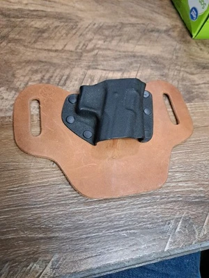 Funda de cinturón Crossbreed pequeña para auto Foto 1 de 2