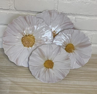 Target Home Summer Simplicity 10 1/2 & 8 1/2 " Melamine Daisy Plates Lot of 4 - Image 1 of 4