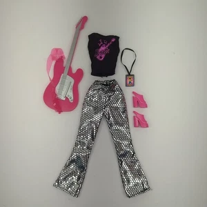 Barbie 2002 Moda Avenue Rock Diva Conjunto Guitarra Negro Top/Pantalones Plateados #56650 - Imagen 1 de 11