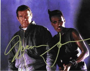 * GRACE JONES * signed 8x10 photo * A VIEW TO KILL * COA * - Picture 1 of 2