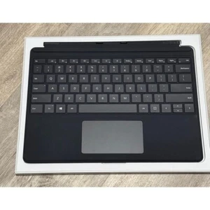 Microsoft Surface Pro Type Cover, a keyboard accessory for the Surface Pro line. - Afbeelding 1 van 12