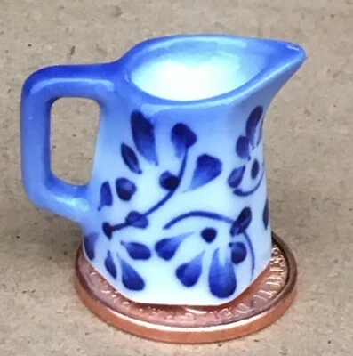 Maison de Poupées Céramique Cruche Lait Fait Main 6 Face Bleu et Blanc 1:12 - Photo 1/4