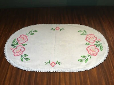 Napperon ancien brodé de roses , Art déco, 68 cm x 37 cm N° 2 - Photo 1/3