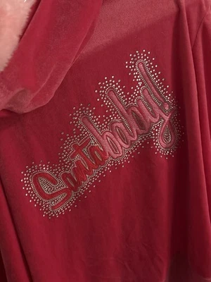 女式维多利亚的秘密热粉色圣诞老人婴儿复古丝绒连帽衫,尺寸 L — 第 1/4 张图片