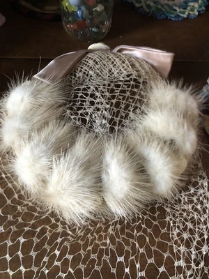 Sombrero velo de piel de visón cristal saludable brillante de colección de 1940 arco satinado Foto 1 de 4