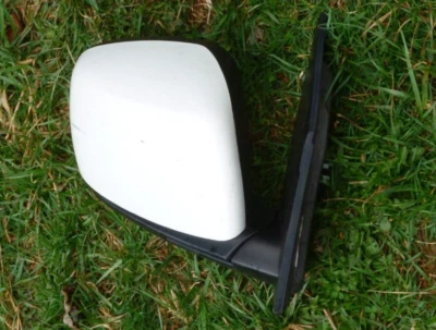 Espejo retrovisor lateral pasajero blanco Chrysler T Country Dodge Grand Caravan 2013 Foto 1 de 2