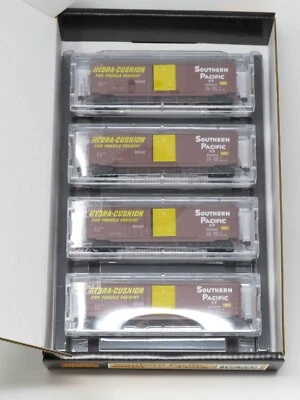 Micro-Trains N 98302216 Southern Pacific Hydra-Cushion 50' Boxcar Set - Image 1 of 4