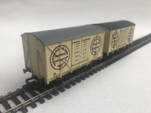 2 furgonetas ventiladas gemelas Mainline 37-413 OO Shepherd Neame Brewers Faversham G+C - Imagen 1 de 11