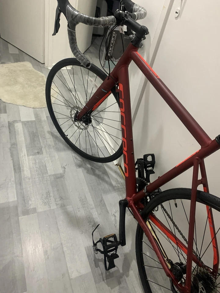 Carrera Vanquish Mens 16 Gear Road Bike - Red Medium Frame (Small Scratches) A - Image 1 of 1