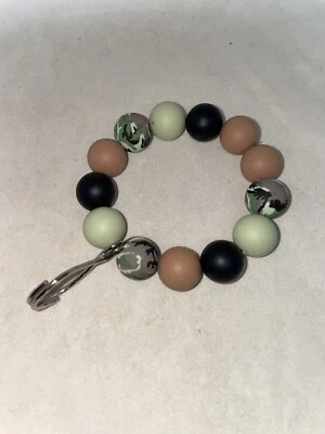"Llavero pulsera elástico hecho a mano con cuentas nuevo camuflaje negro verde 7"" nuevo sin etiquetas" Foto 1 de 2