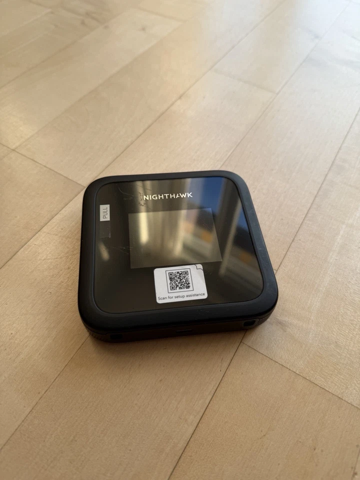 Netgear NIGHTHAWK M3 Mobile 5G Router - Schwarz - WLAN 6 (MH3150-100EUS) - Bild 1 von 4