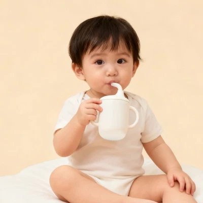 Copo de palha de silicone com tampa - Copo de treinamento à prova de vazamentos para crianças pequenas - Imagem 1 de 4